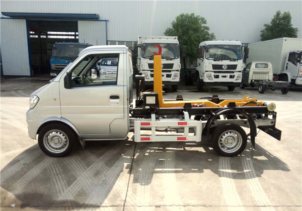 國(guó)五長(zhǎng)安勾臂式垃圾車