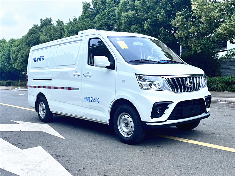 長安睿行M80面包冷藏車