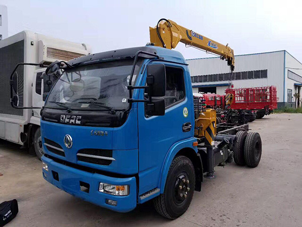 東風3.4米藍牌隨車吊 東風3.4米藍牌隨車吊