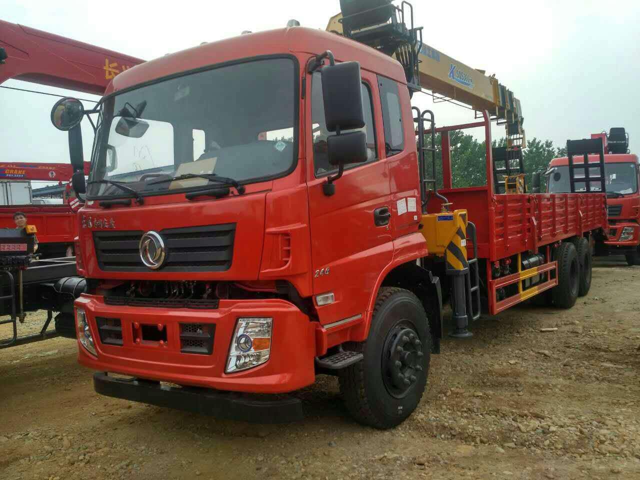 東風廂長8.5米隨車吊 東風廂長8.5米隨車吊