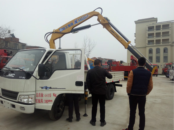 國(guó)五江鈴徐工2噸折臂隨車(chē)吊 國(guó)五江鈴徐工2噸折臂隨車(chē)吊