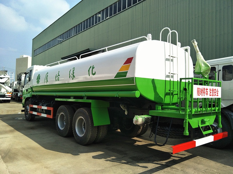 東風(fēng)新款雙橋灑水車