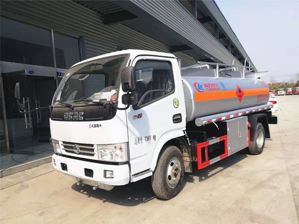 東風多利卡D6加油車配置參數，5噸加油車報價