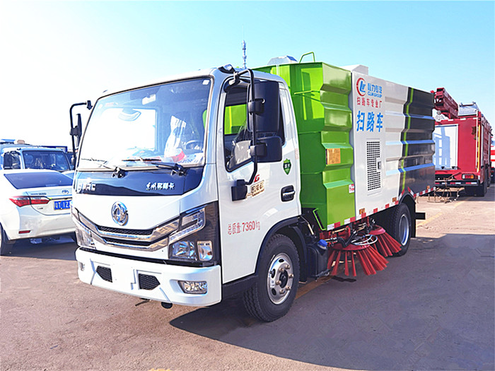 東風多利卡6方掃路車