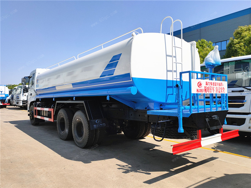 東風(fēng)雙橋灑水車