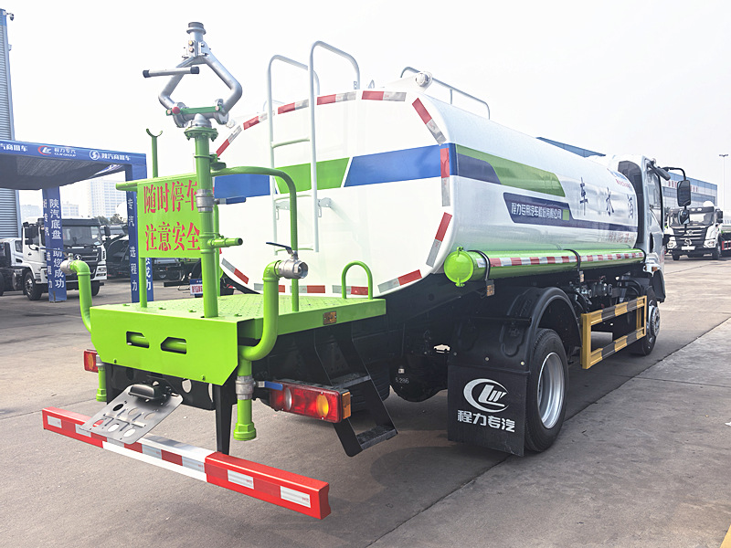 東風華神9.3噸灑水車