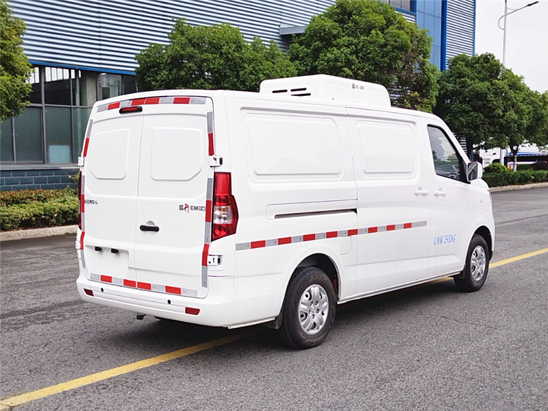長(zhǎng)安睿行EM80純電冷藏車